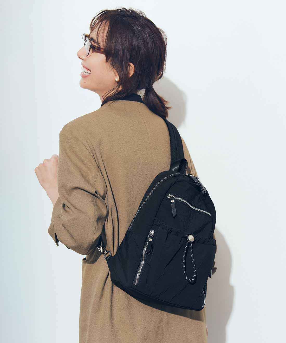 IEDIT|IEDIT[イディット]　2-WAYショルダーでアクティブに楽しむ 撥水（はっすい）ミニリュック〈ブラック〉|ショルダーで斜めがけ。