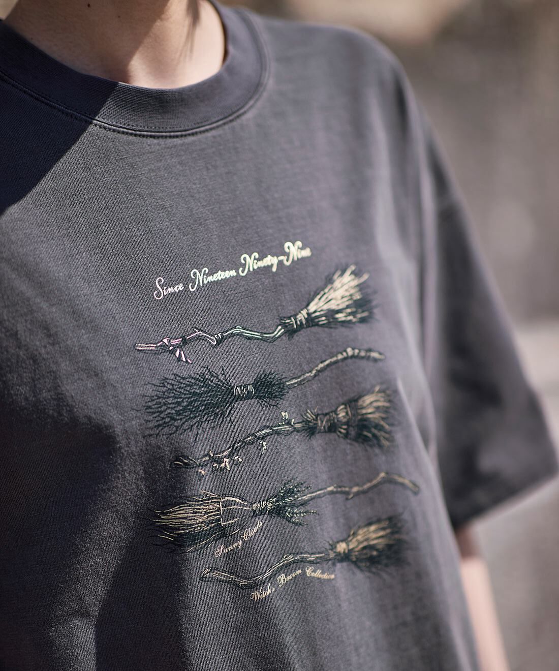 Sunny clouds|サニークラウズ　魔法のほうきTシャツ〈レディース〉