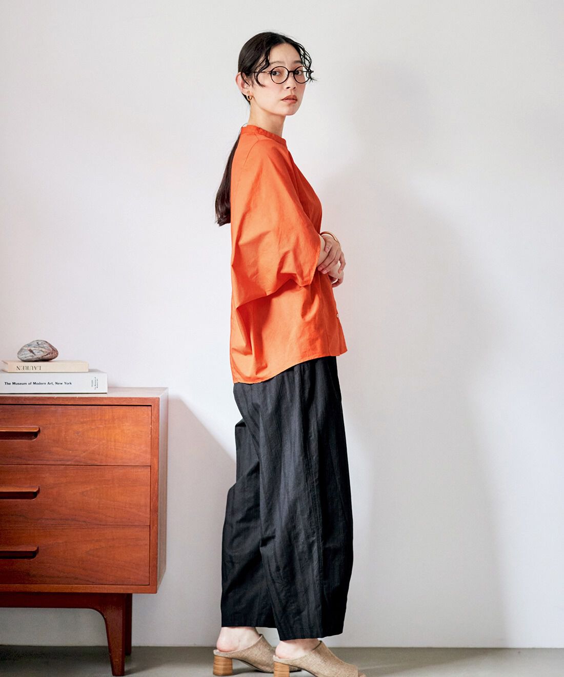 and myera|よき日のパンツ〈黒〉のコーディネート
