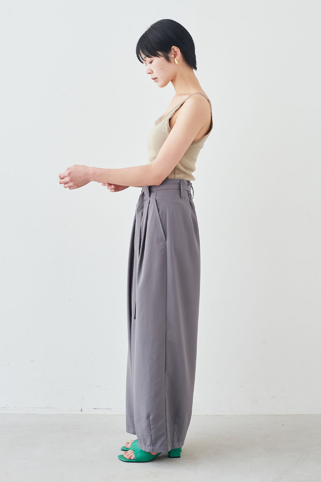 MEDE19F|MEDE19F　ベルト付きバギーパンツ|モデル身長：163cm　着用サイズ：M
