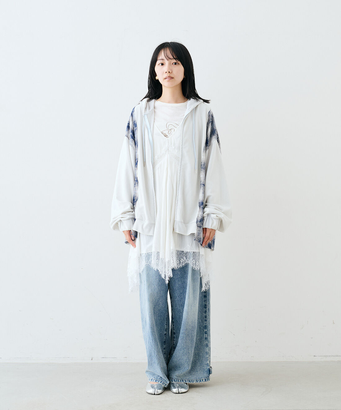 MEDE19F|MEDE19F　チェック地と裏毛のリメイクライクフーディー〈ブルーグレー〉|モデル身長：163cm　着用サイズ：M