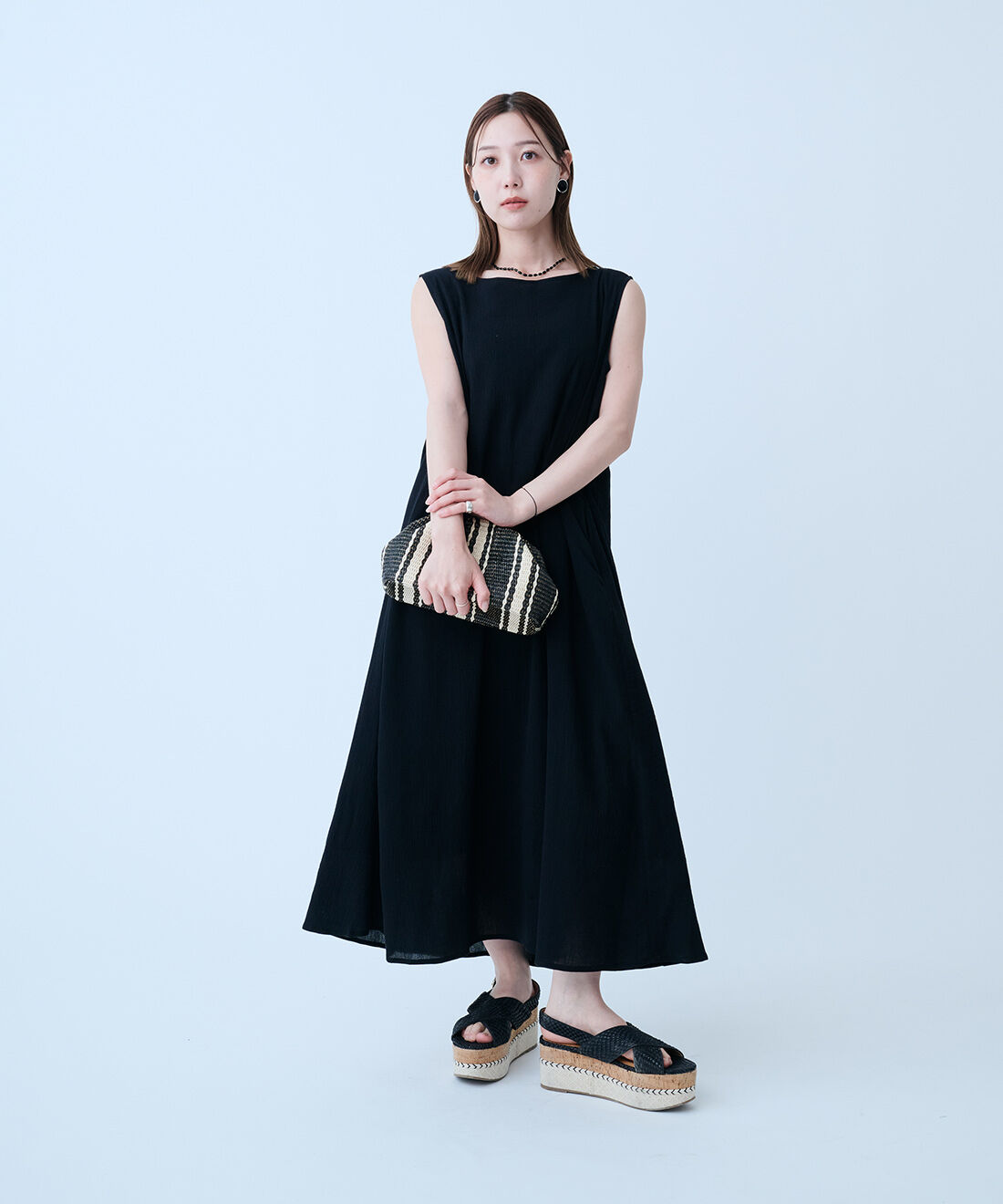 フェリシモファッションニュース|栞里ちゃん 楊柳 大人 ノースリーブ ワンピース ブラック 黒のコーディネート