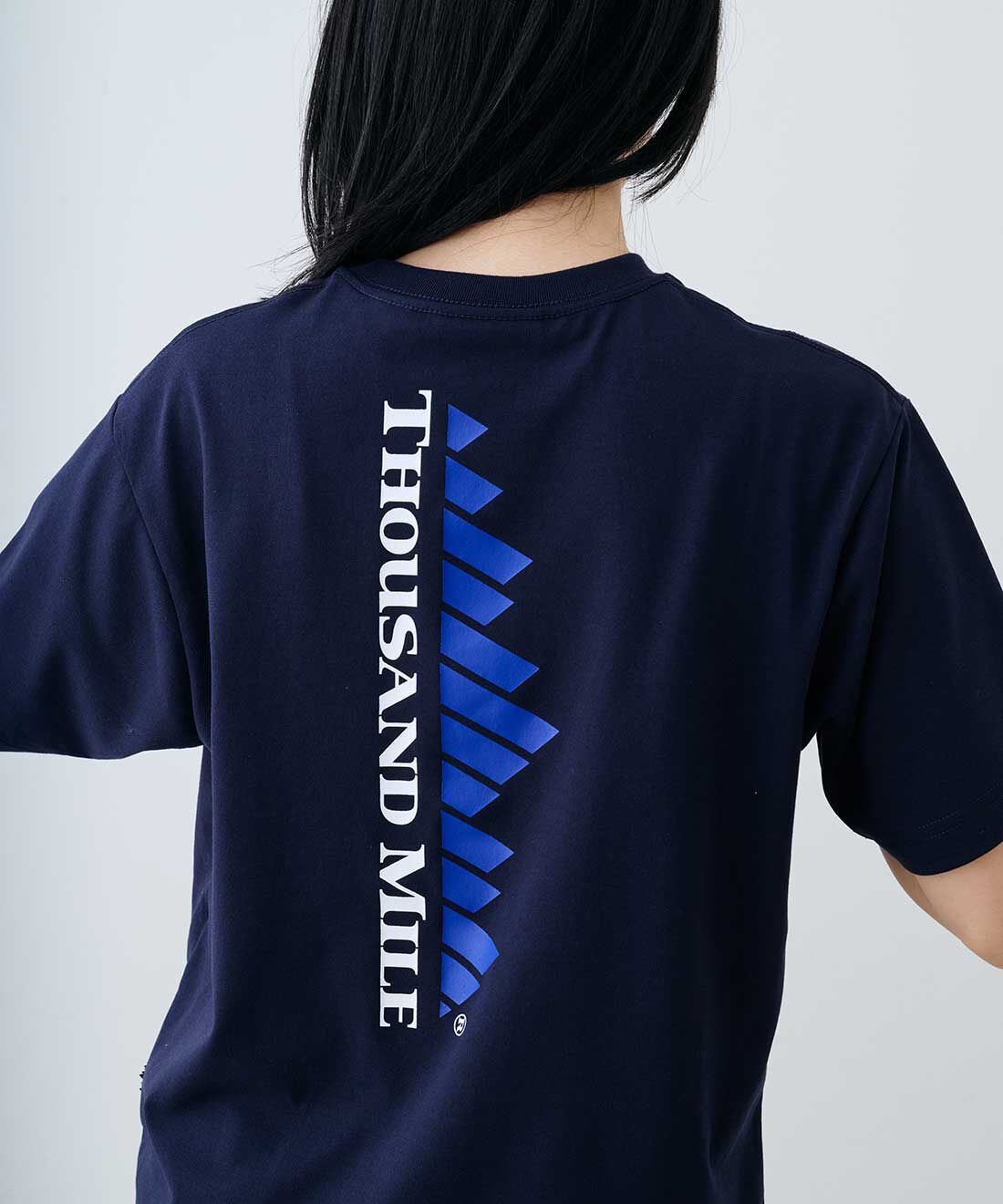 フェリシモファッションニュース|THOUSAND MILE SHORT SLEEVE PRINT T-SHIRT VERTICAL LOGO TM261TC00470【WEB LIMITED ITEMS】