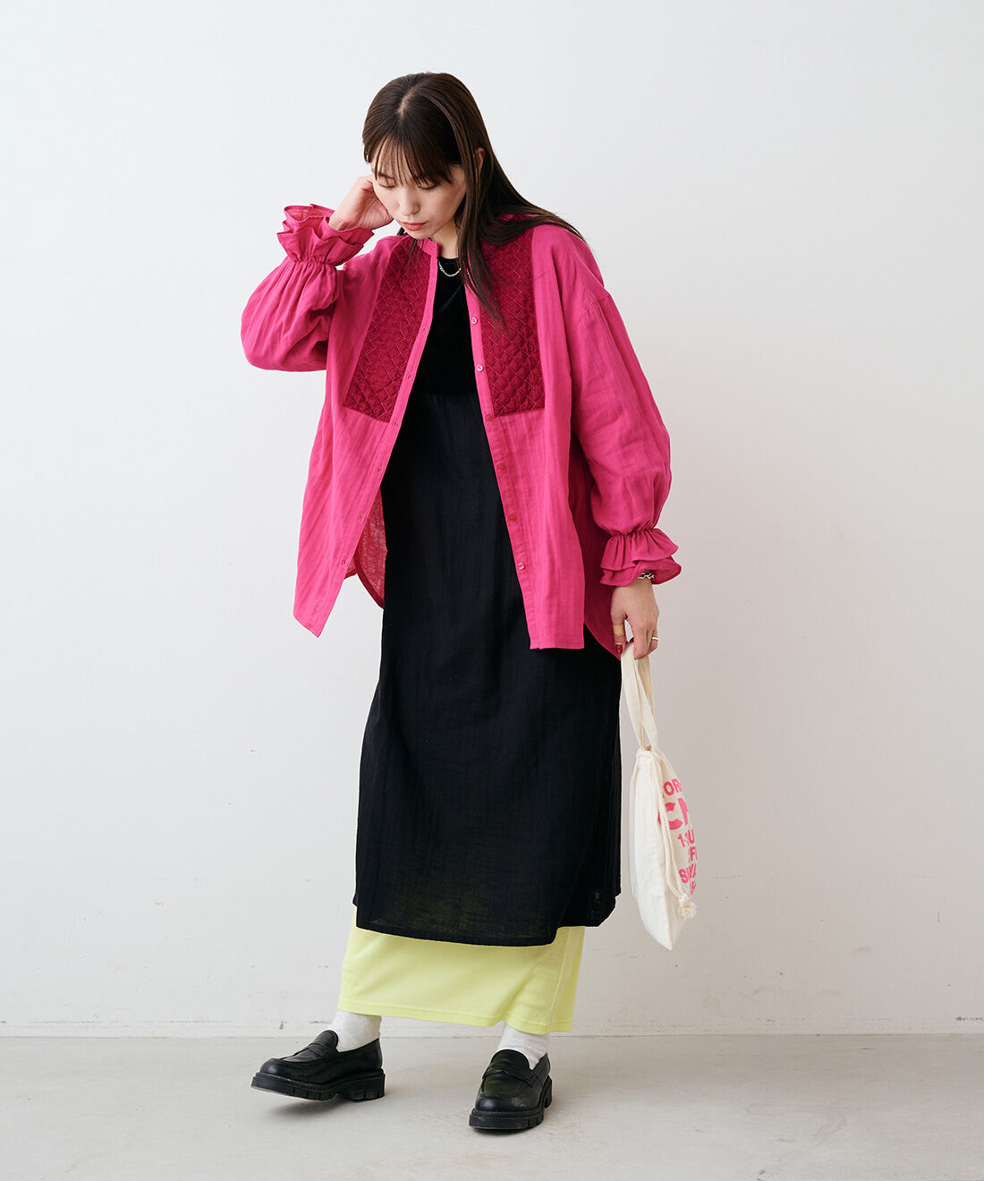 mensha!|ベロアブザムのキャンディースリーブガーゼブラウス〈mensha!ピンク〉と〈ガーゼ〉カットソー レイヤードスカートのコーディネート