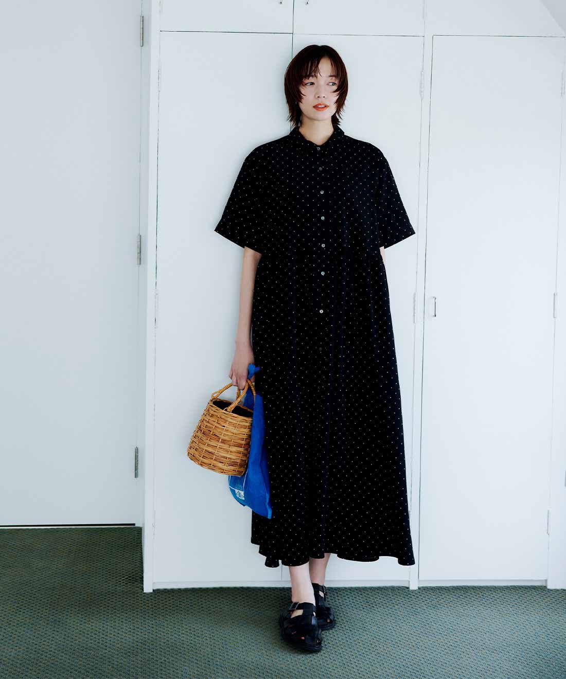 Live in  comfort | 石上美津江さん品よい甘さのプリントワンピース〈ブラックドット〉
